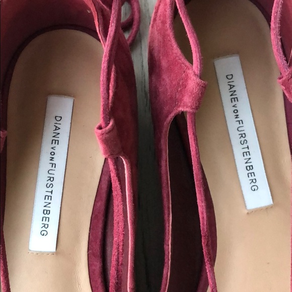 Diane VonFurstenberg red ballet flats with ties - Picture 3 of 5
